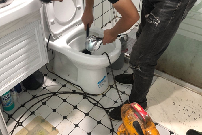 秦安马桶堵塞自己疏通还是找师傅?专业上门服务让你省时更省心