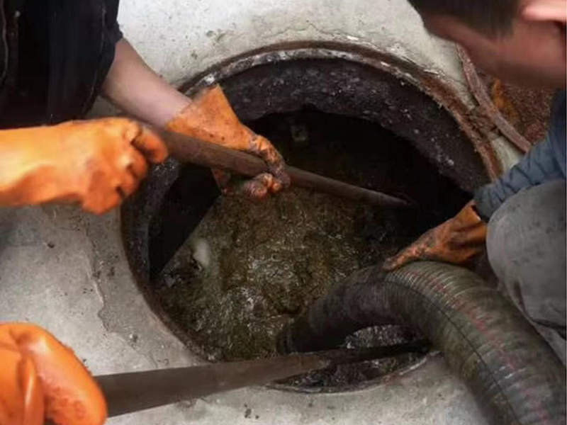 秦安清理化粪池时如何避免沼气的危害?